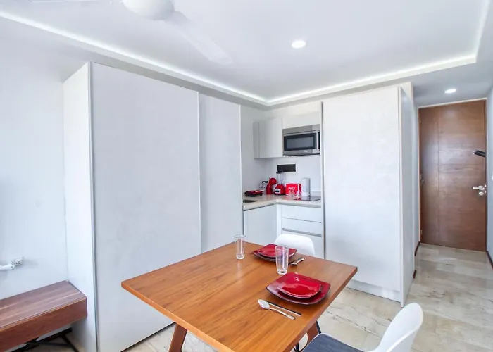 One Paralia 405